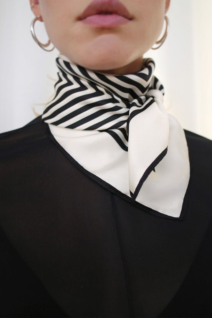 Lescarf Scarf Silk No. 1 Cream Black 1001