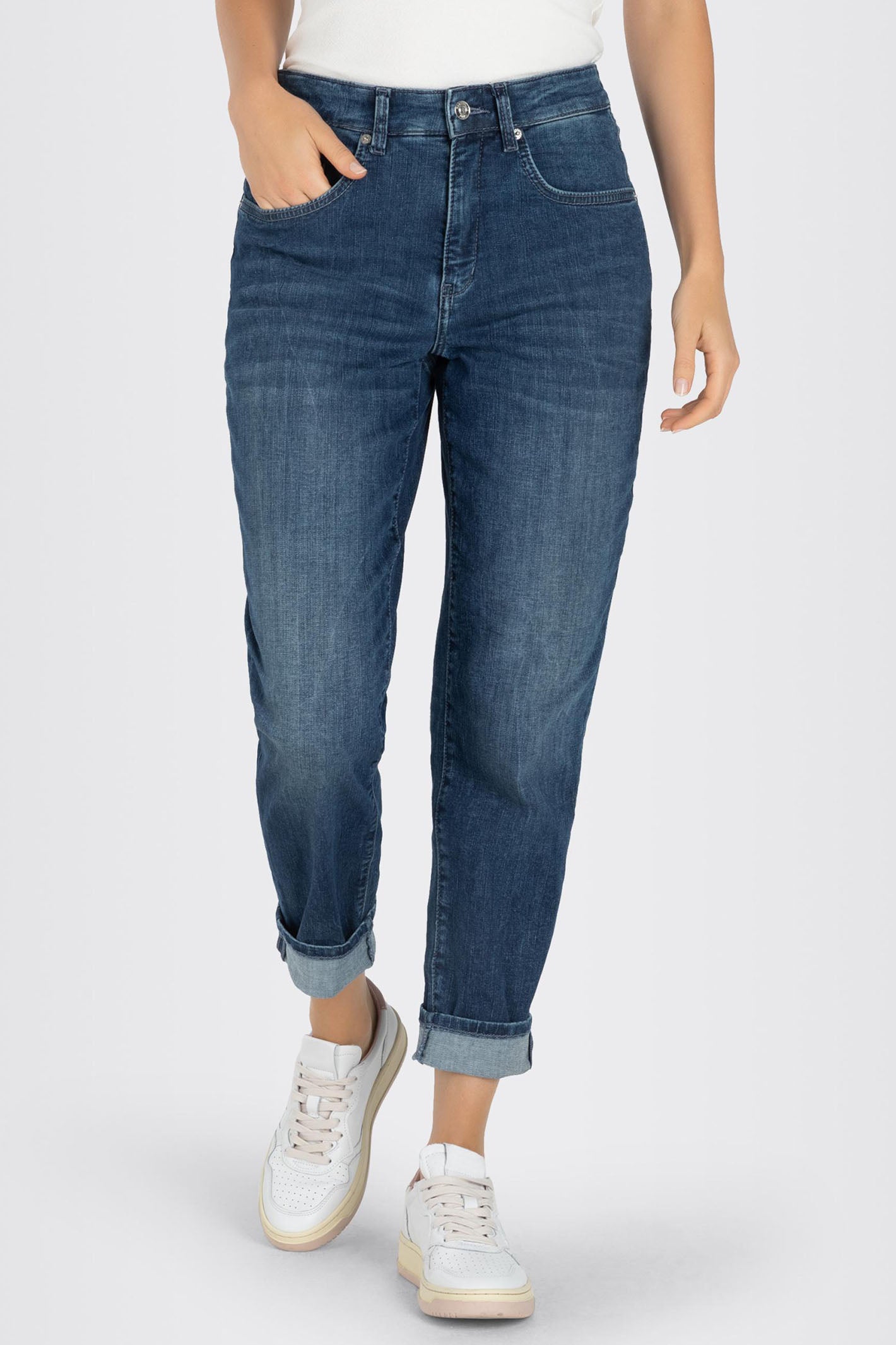 Lightweight jeans store