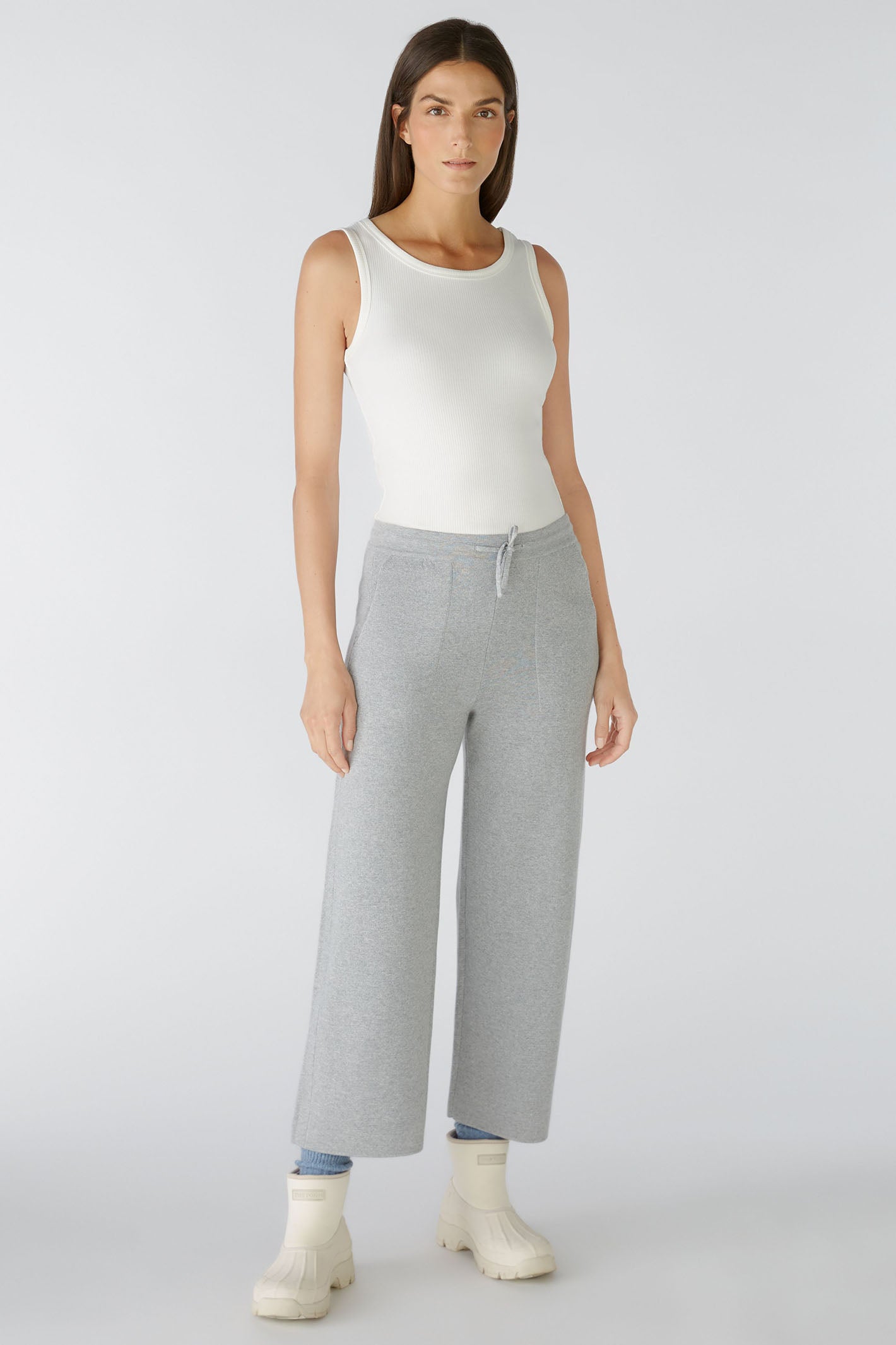 Light grey hot sale cropped trousers