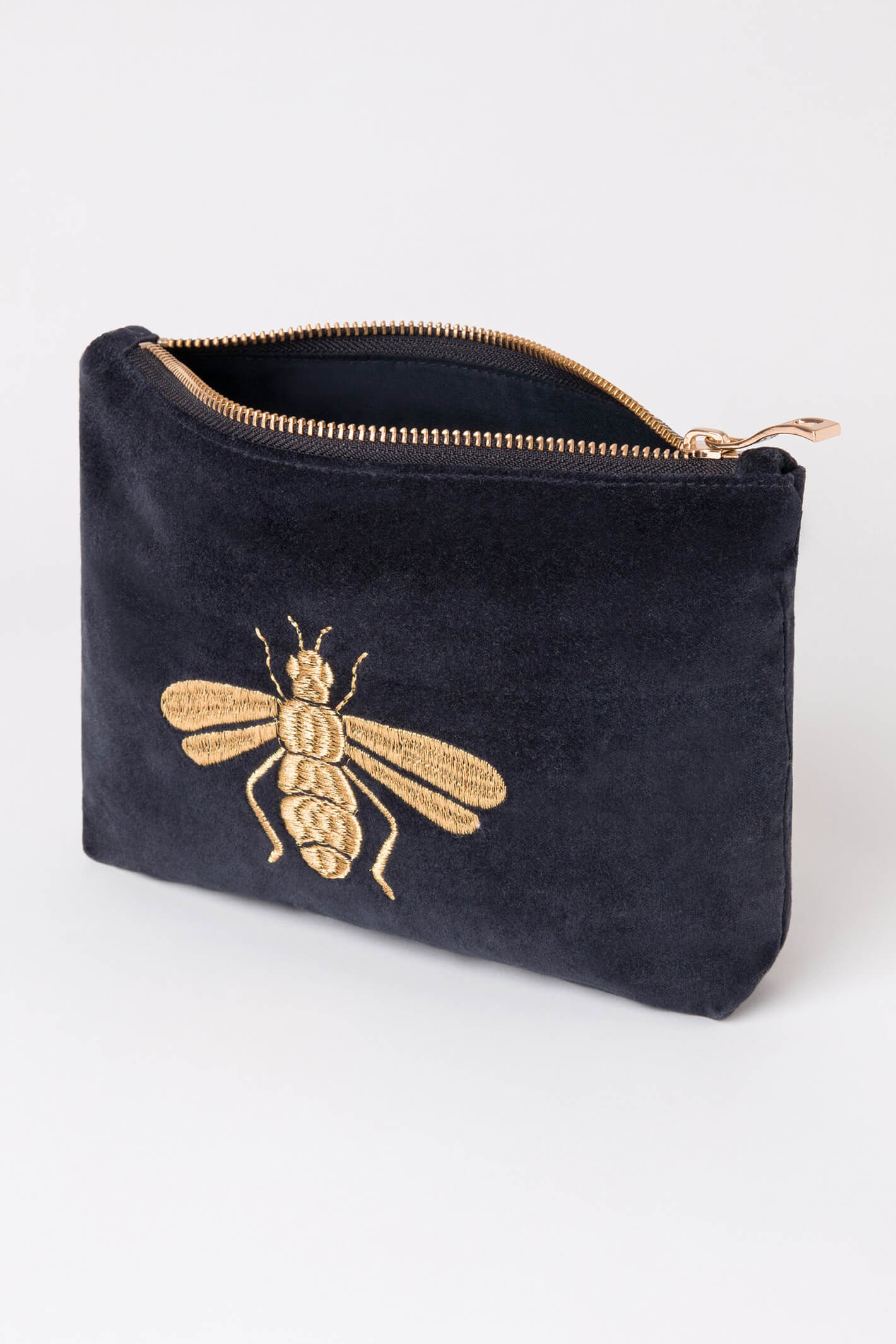 Elizabeth scarlett 2025 pouch bee